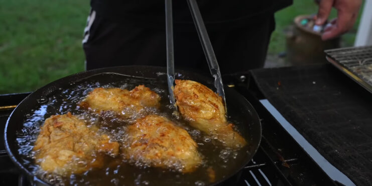 Frying meat in fat